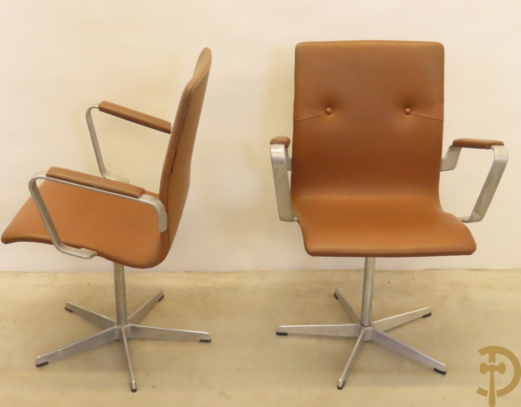 Paar vintage design armstoelen en 3 stoelen 