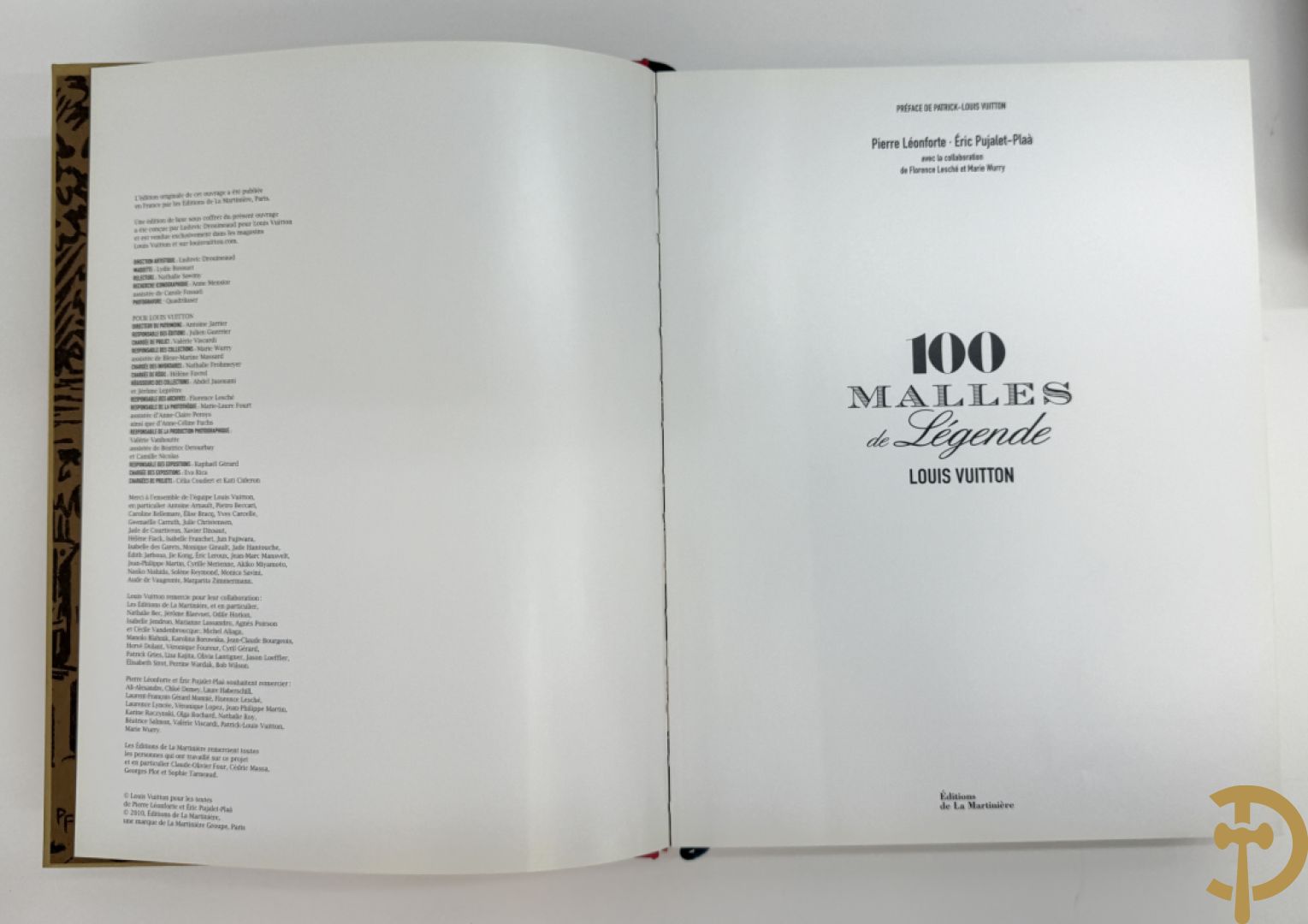 Boek Louis Vuitton, 100 Malles de Legende, door Pierre Leonforte, Editions de la Martinière + Louis Vuitton boekje + zakken Louis Vuitton + 2 kaartspellen Louis Vuitton