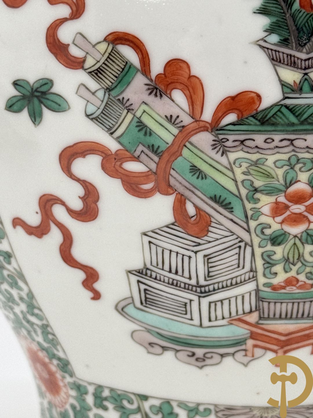 Chinese porseleinen dekselpotiche met bloemendecor