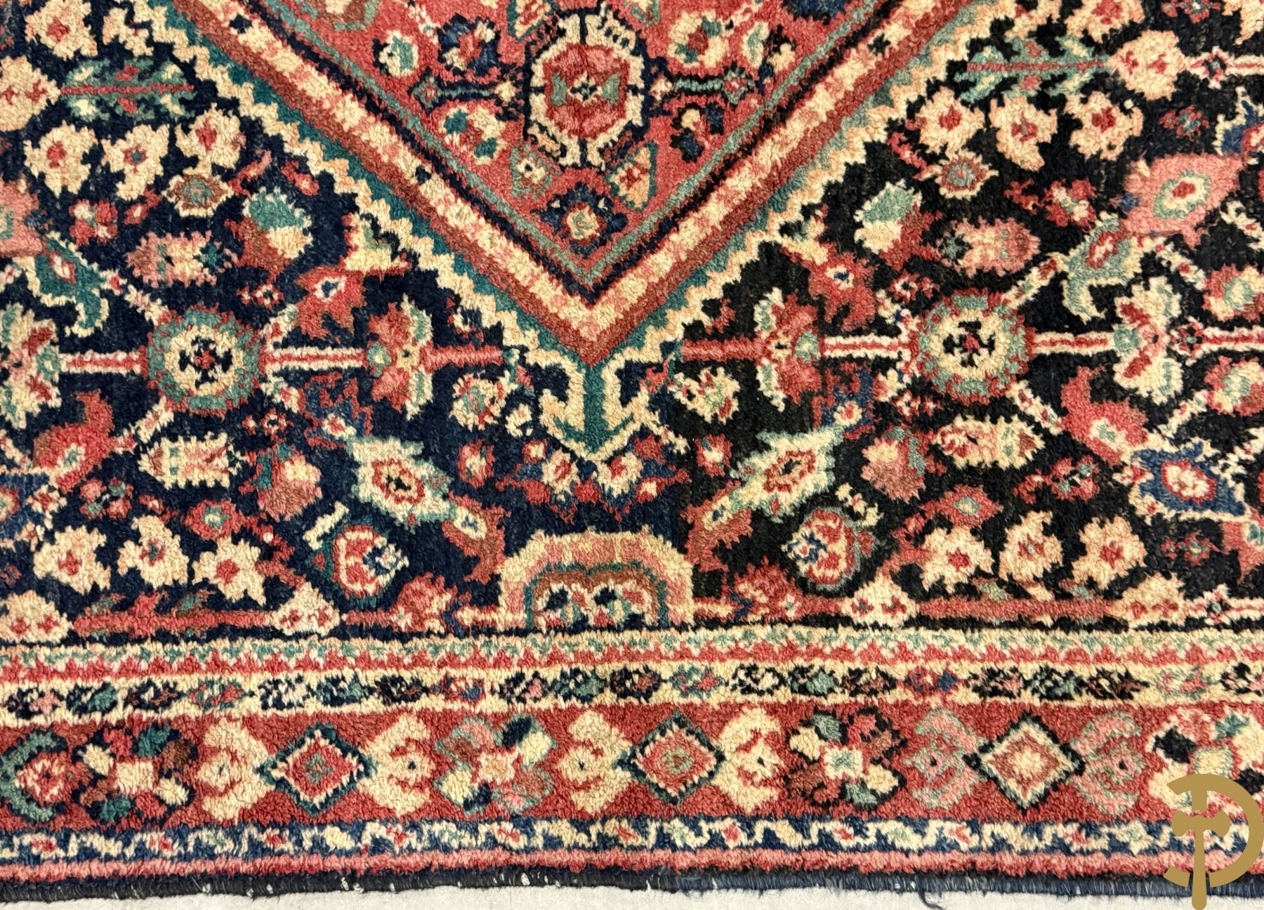 Drie oosterse handgeknoopte tapijten met blauwe fond