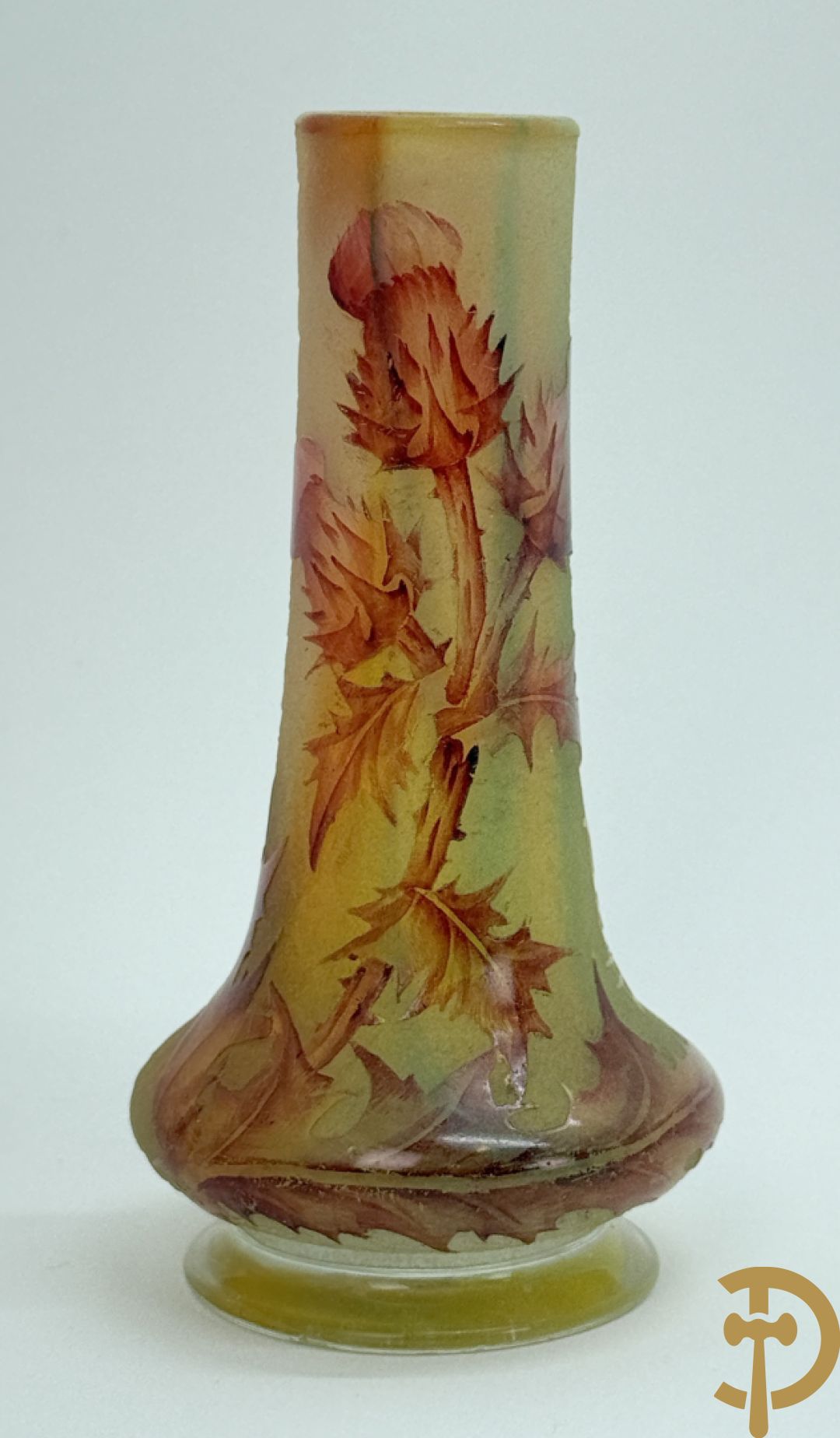 Vaasje in glaspasta met disteldecor, Daum Nancy getekend