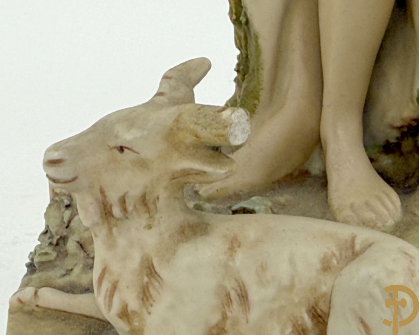 Herderspaar met ram in Royal Dux, onderaan gemerkt 351 en 352