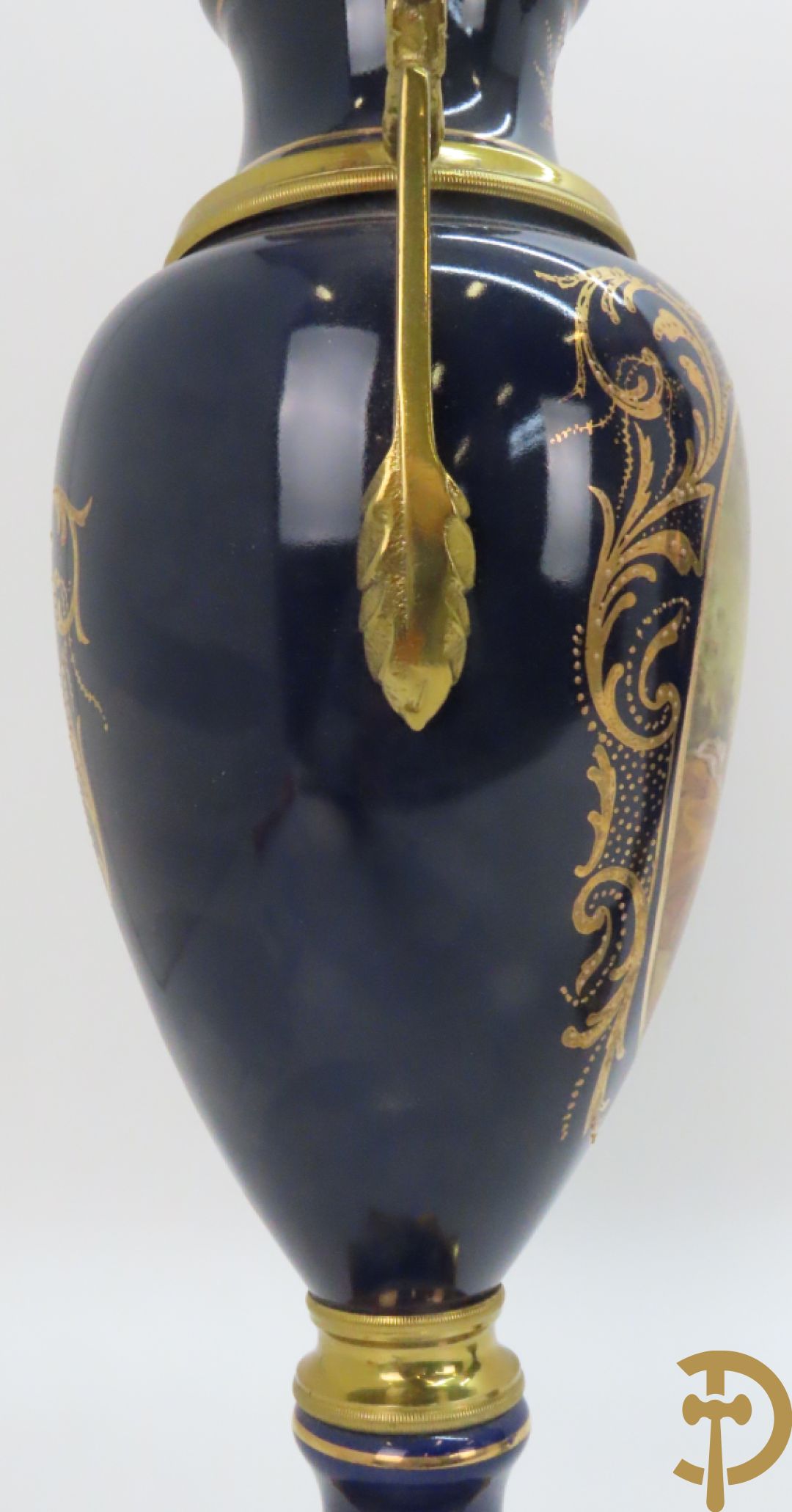 Paar kobaltblauwe dekselpotiches, Sèvres stijl