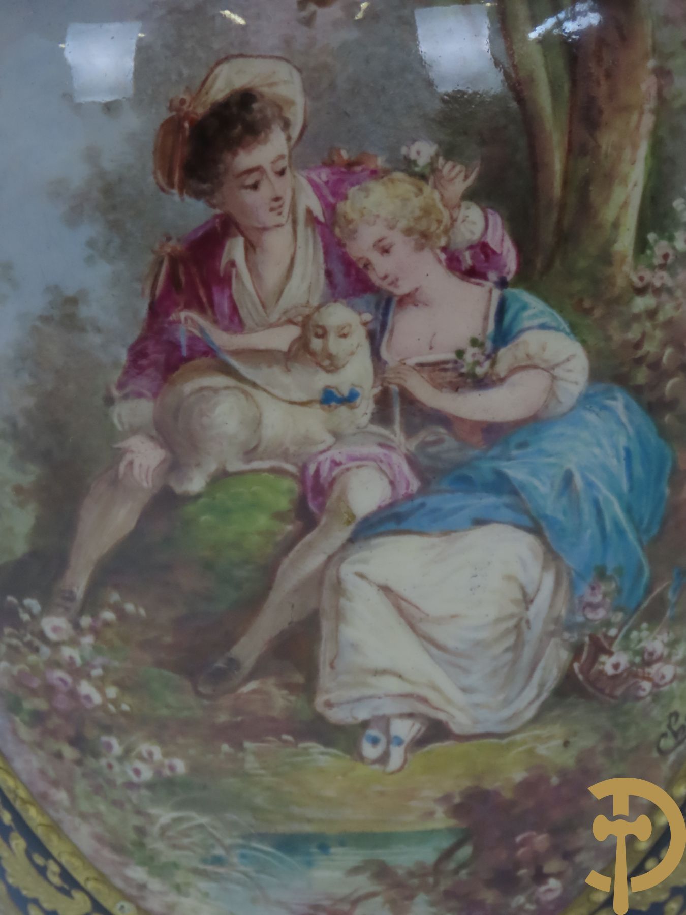 Paar kobaltblauwe porseleinen vazen met dubbel motief als lampadaire