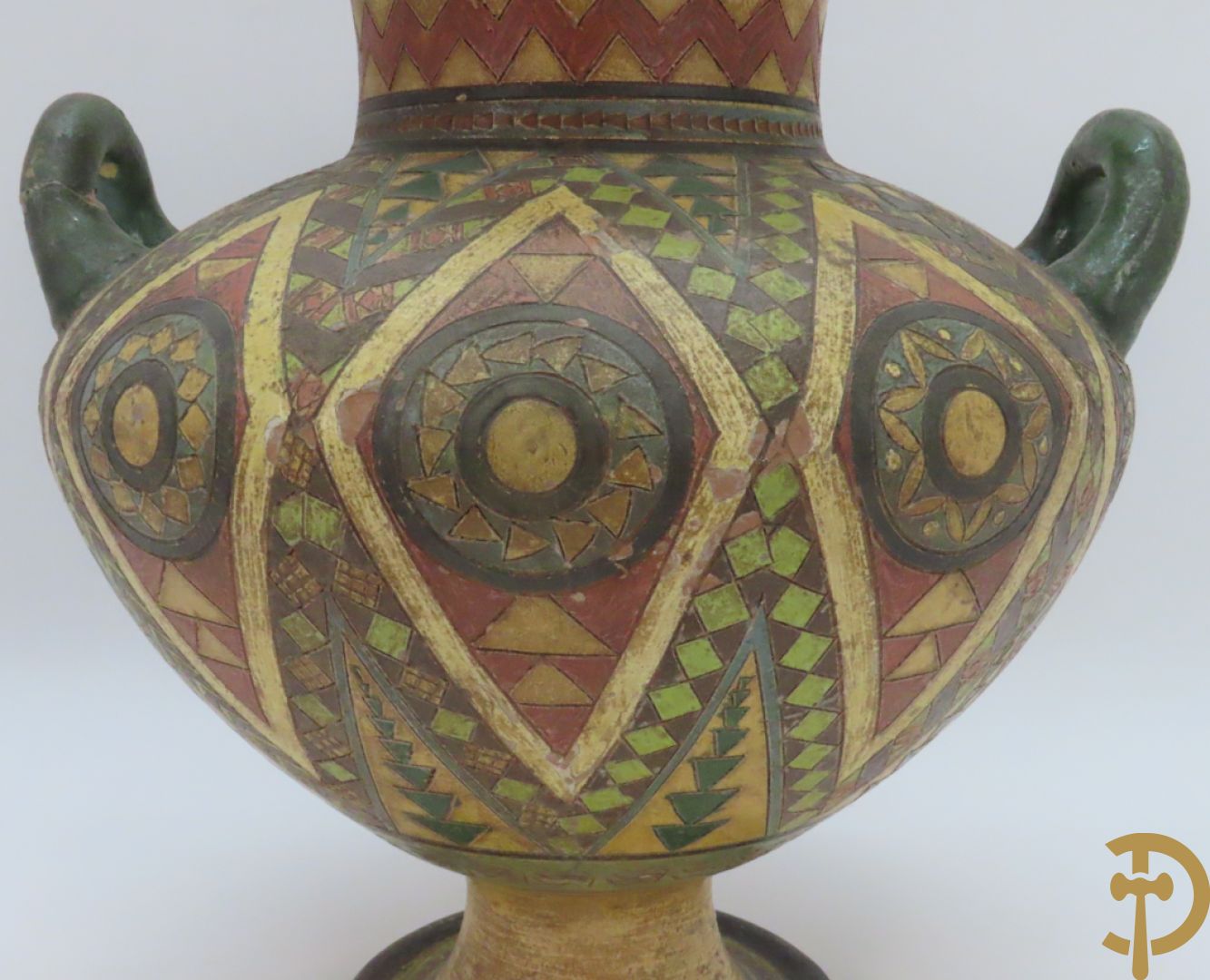 Vaas in terra cotta met geometrische motieven, Amfora, Grieks model, onleesbaar getekend onderaan