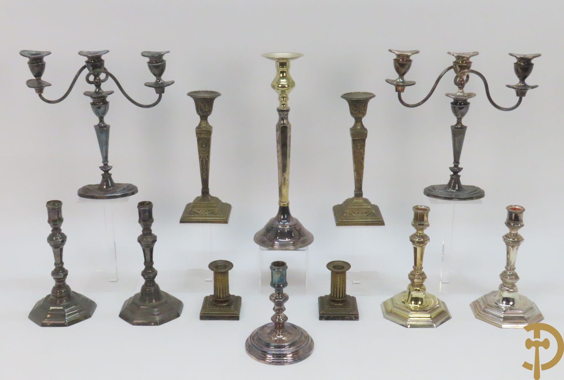 Zes paar verzilverde kandelaars