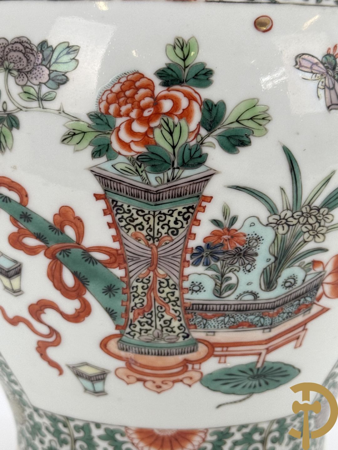 Chinese porseleinen dekselpotiche met bloemendecor