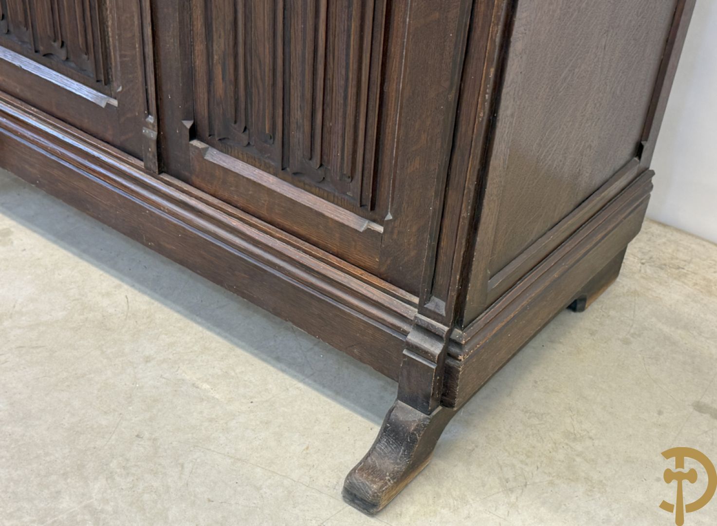 Massief eiken secretaire abattant met lade, klep en 2 deuren, centraal met interieur, Neo Gotisch