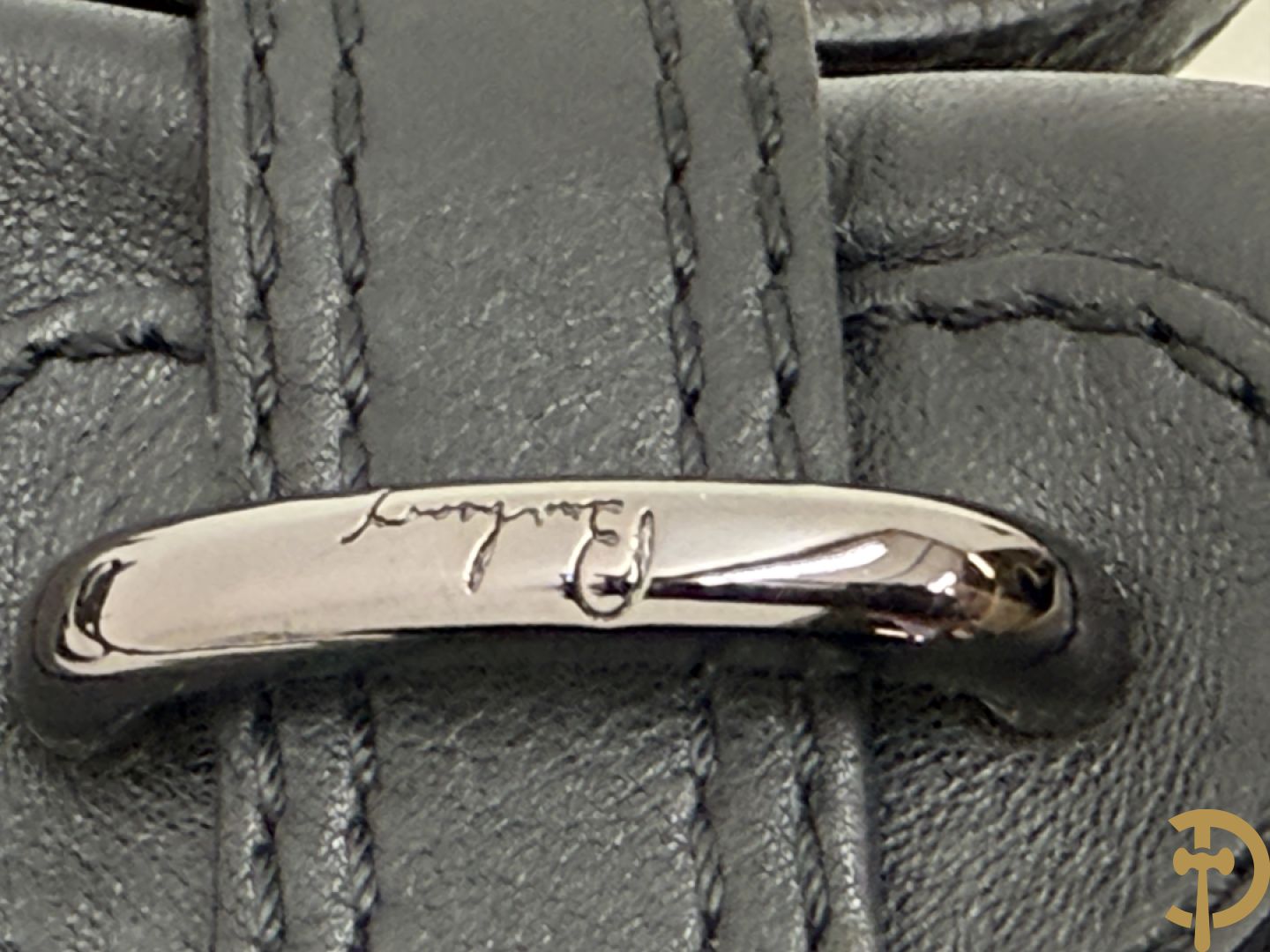 Schoudertas Burberry in stof en leder met bijhorende zak