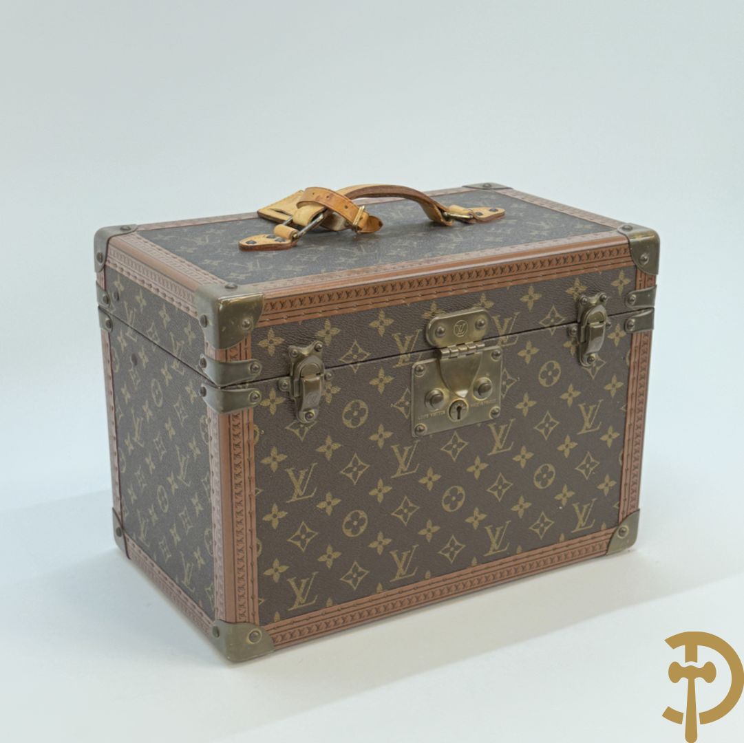 Louis Vuitton beauty case met verschillende vakjes en genummerd 948947