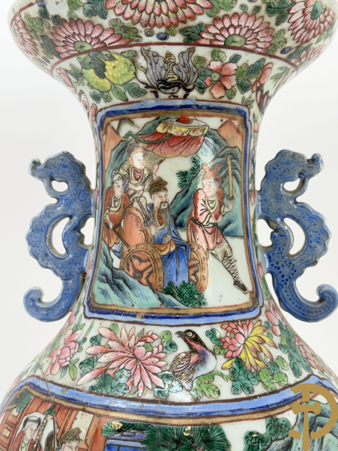 Chinese porseleinen vaas met geanimeerd krijgerdecor en vogeltaferelen