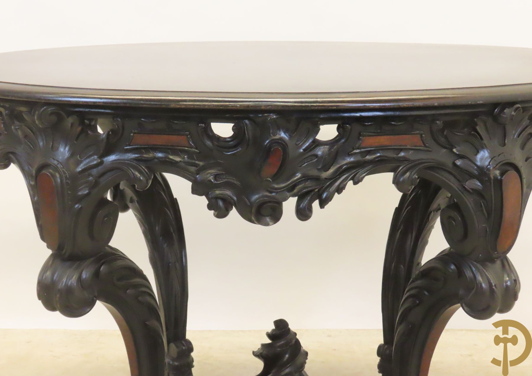 Napoleon III bijzettafel met gesculpteerde rocailles, 19e