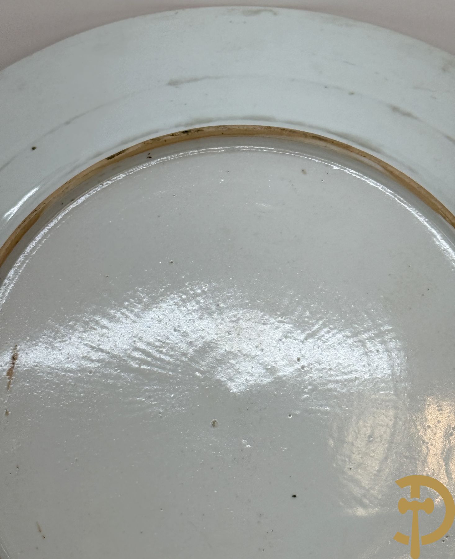 Chinees porseleinen Imari bord met landschapsdecor en bloemen