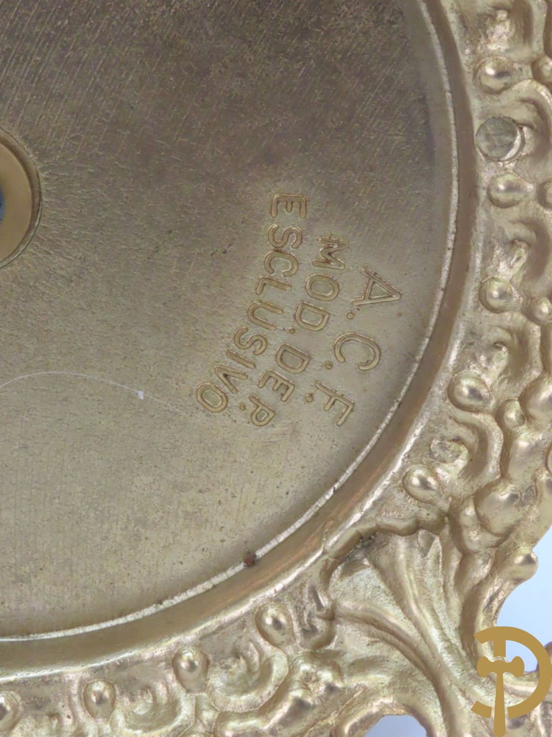 Twee porseleinen Stijl Sèvres cassolettes + dekselpotiche met bloemendecor + vijfarmige kandelaar Sèvres stijl, ACF