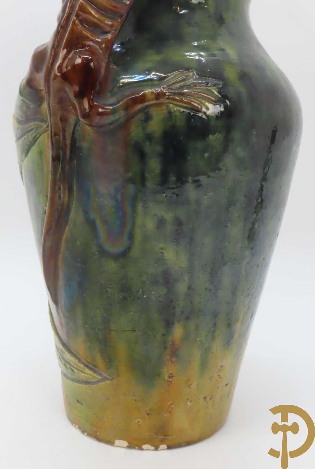 Vlaamse aardewerken vaas met salamander en bloemendecor, VH gemerkt (Van Humskerk)