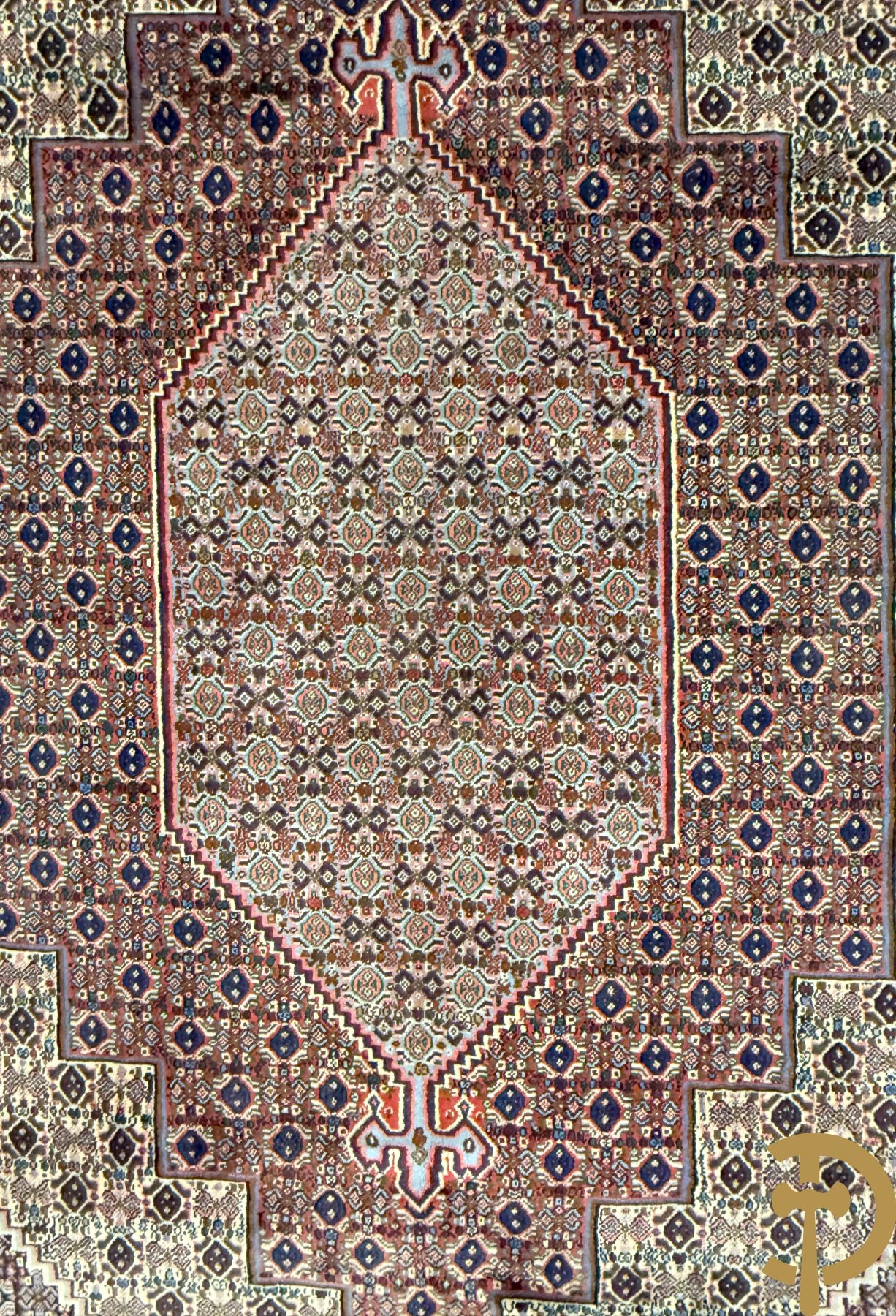 Oosters handgeknoopt tapijt met centraal trapeziumvormig decor