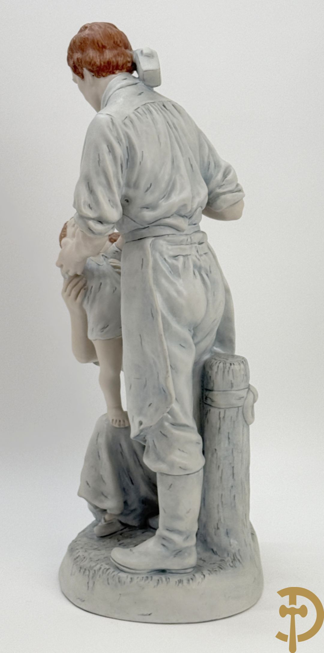 Royal Dux beeld van smid met vrouw en kind, nummer 11559