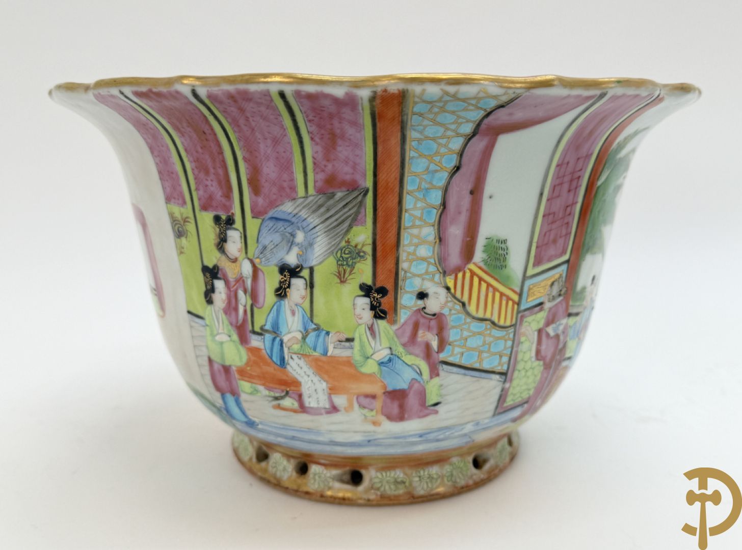 Paar Chinese porseleinen Kanton cachepots met geanimeerd decor