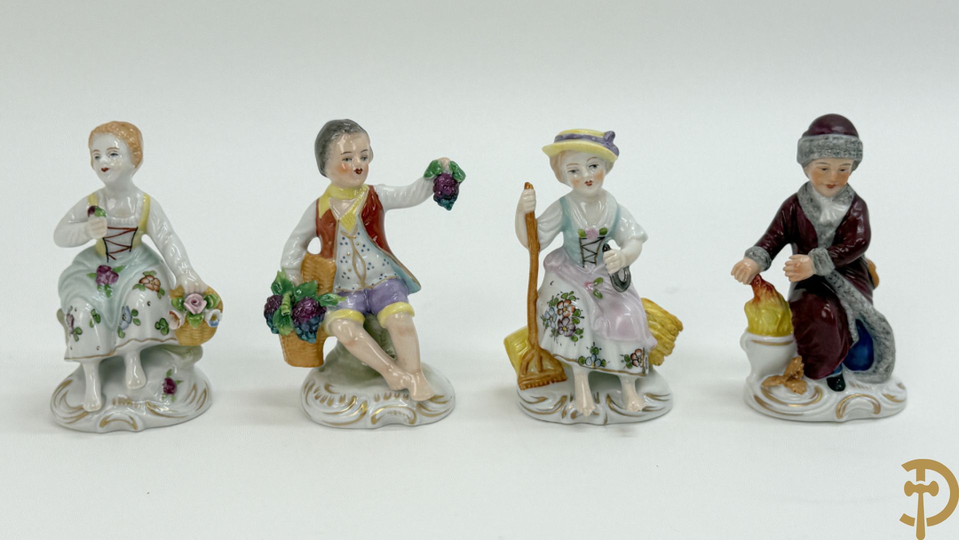 Vier porseleinen beeldjes 