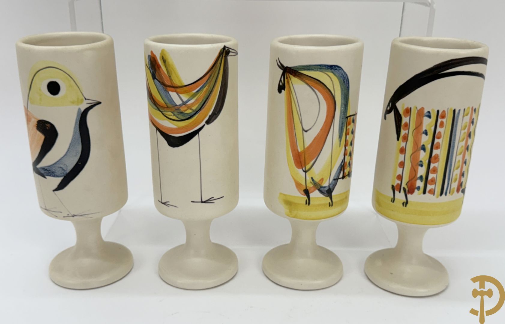 Whisky schenkvaas en 7 keramieken bekers met verschillende decors, Capron Vallauris