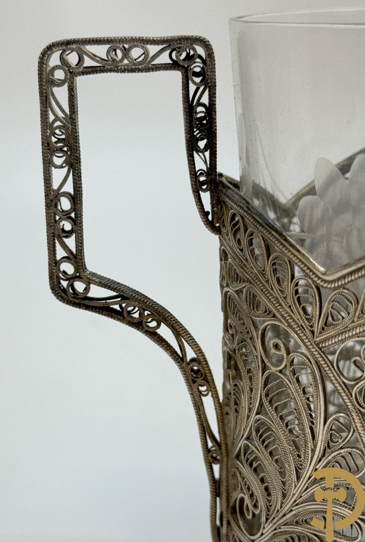 Zes verzilverde Russische theeglashouders in filigraanwerk