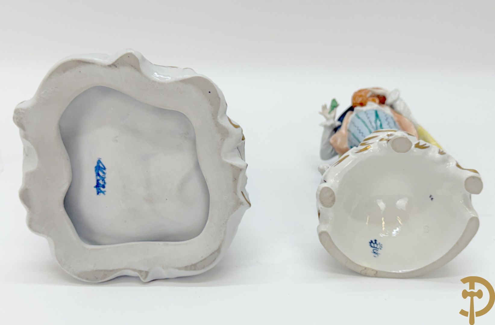 Vijf porseleinen lieftallige figuren, Unterweisbach en Sax + 2 porseleinen consooltjes met rocailles