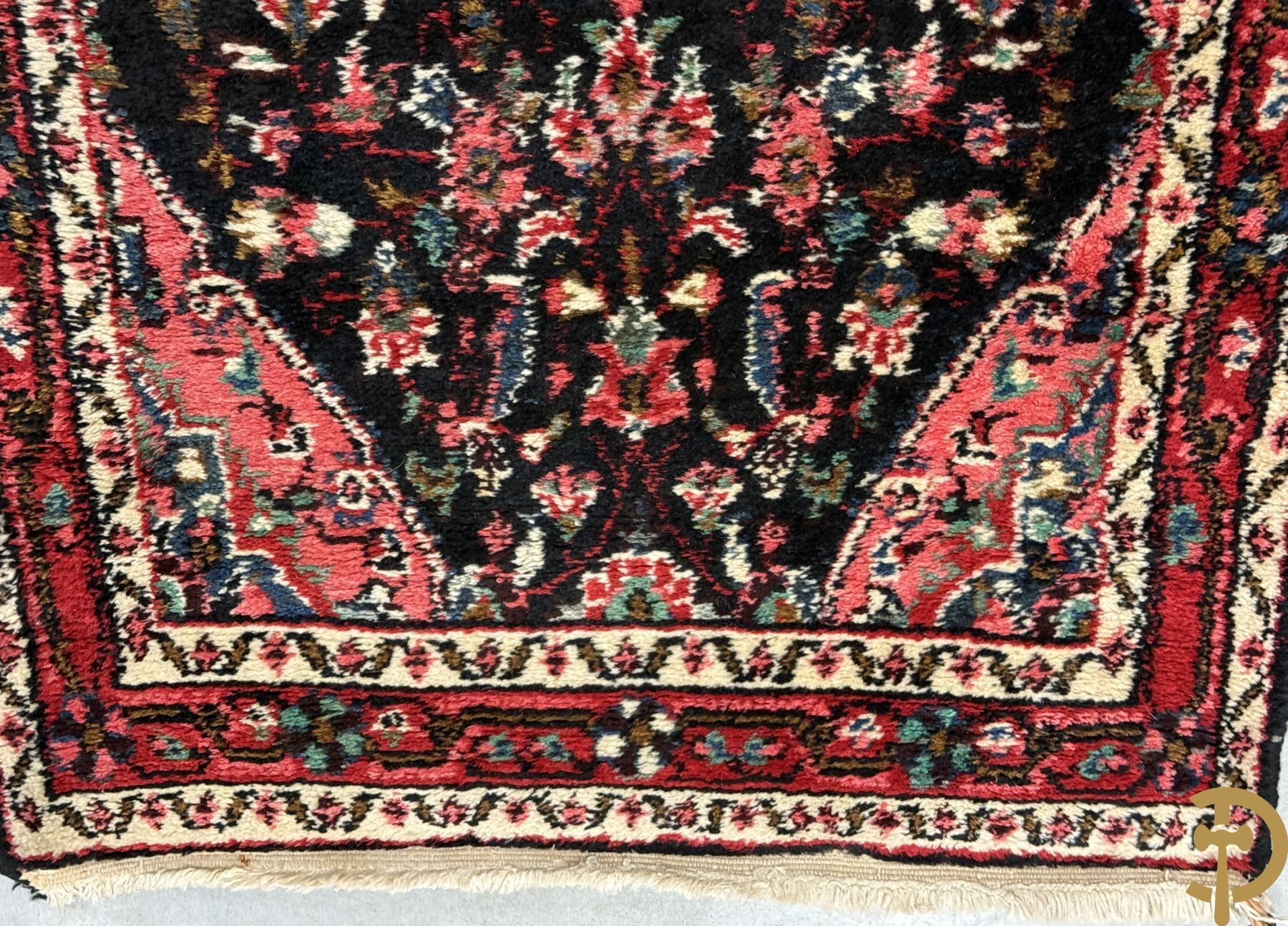 Twee oosterse handgeknoopte lopers