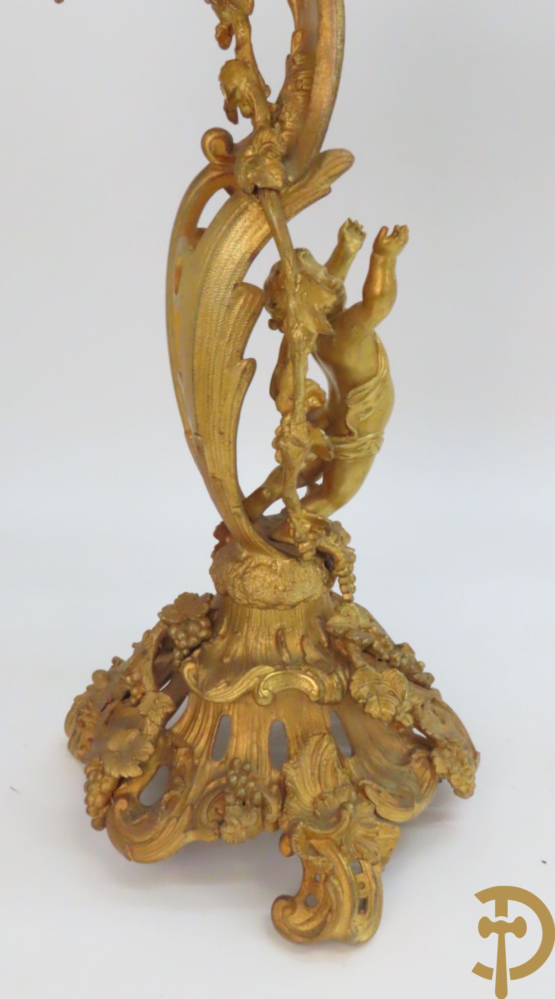 Bronzen schouwklok bezet met 2 cupido