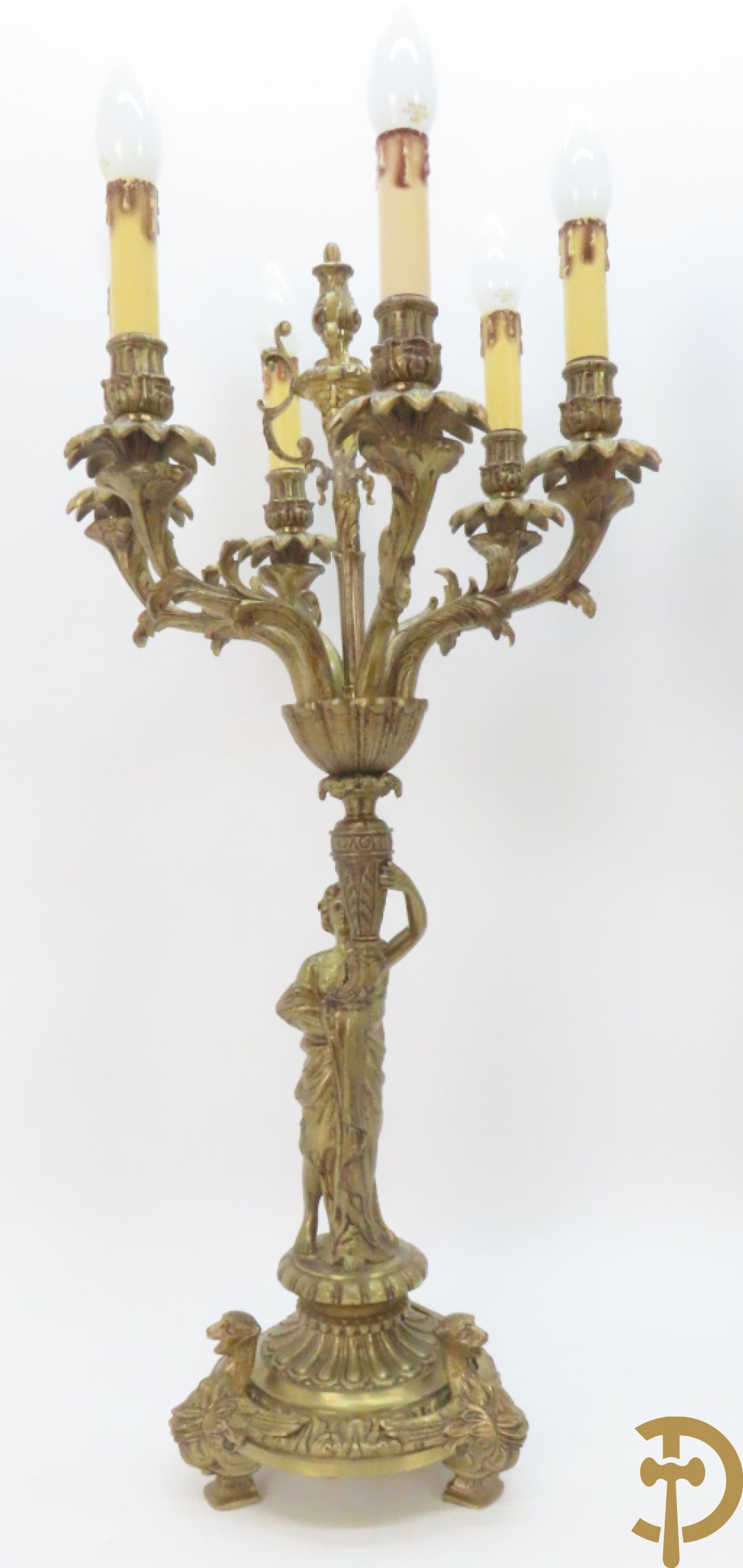 Paar bronzen kandelaars met dame houdende een toorts met 6 kaarsen