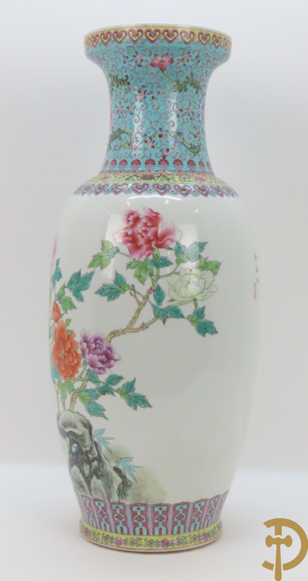 Chinese porseleinen repubieksvaas met bloementafereel