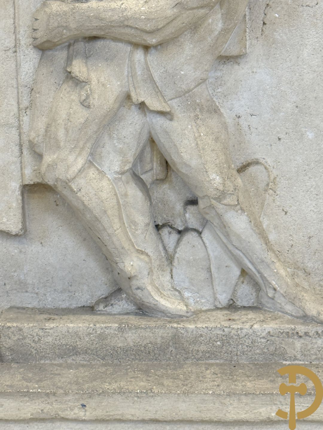 WILLAERT getekend - Gestyleerd Art Deco basrelief met Icarus en vliegenierssymbool in beton