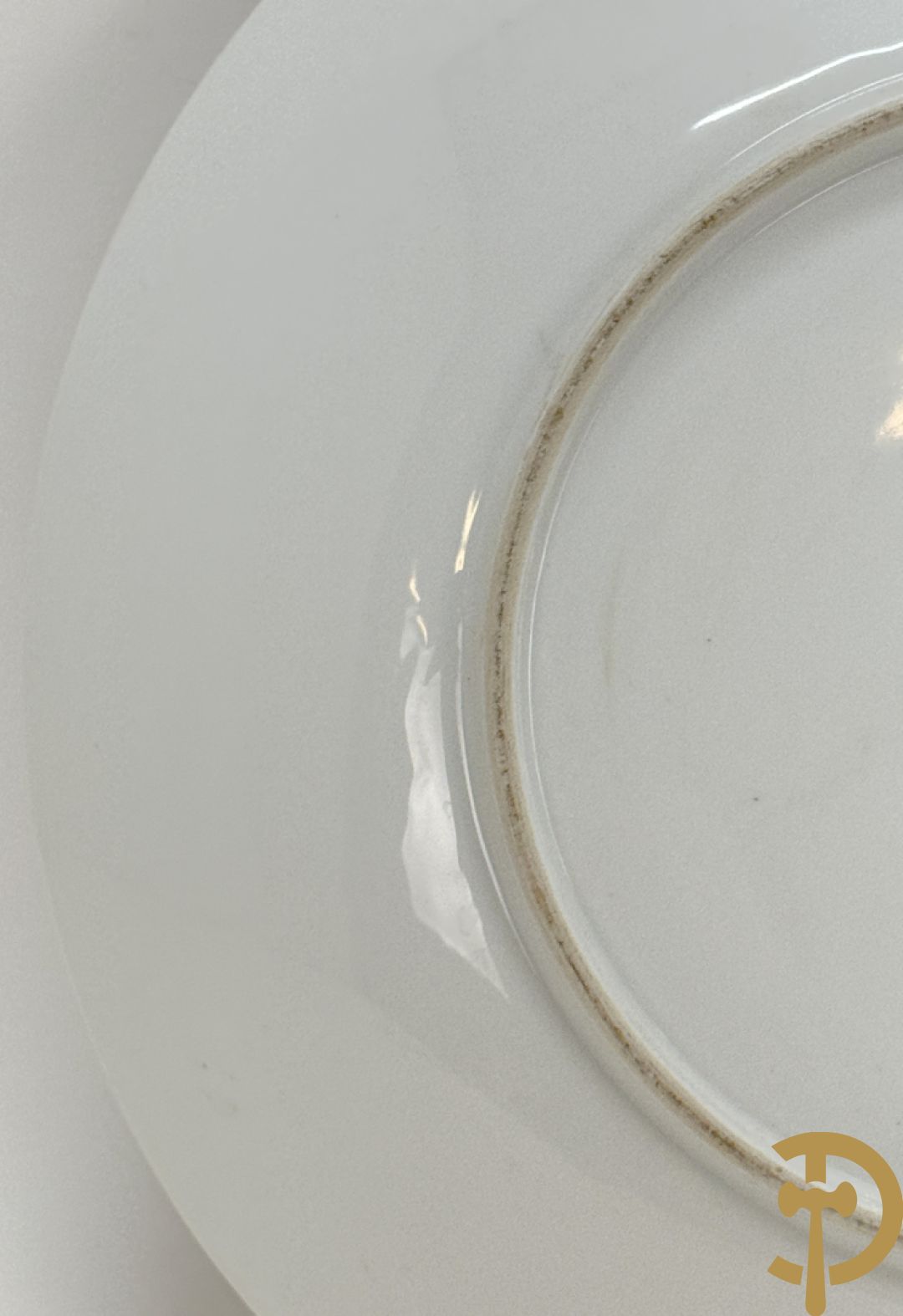 Porseleinen Chinese schotel met decor van wijsgeren in landschap