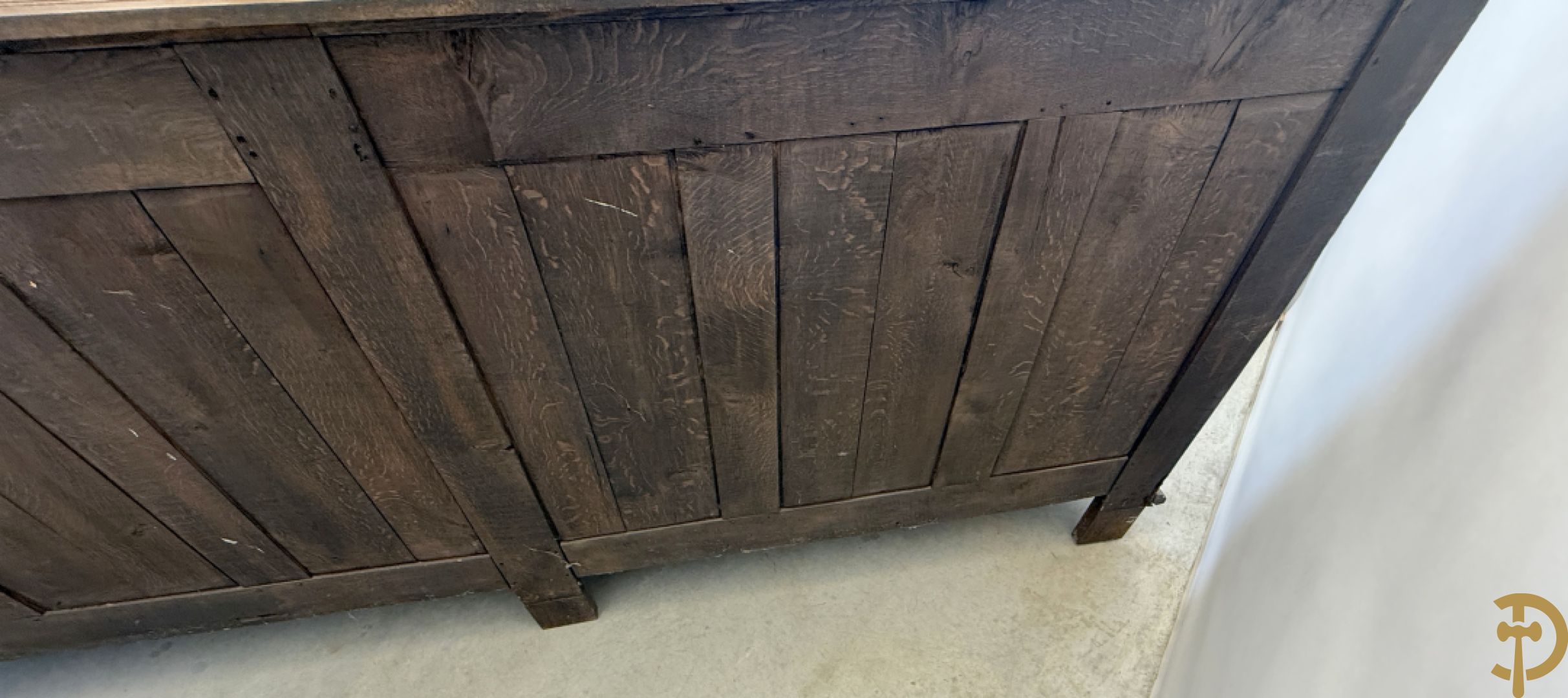 Eiken dressoir met 4 deuren, 4 lades en afgestoken Louis XV panelen