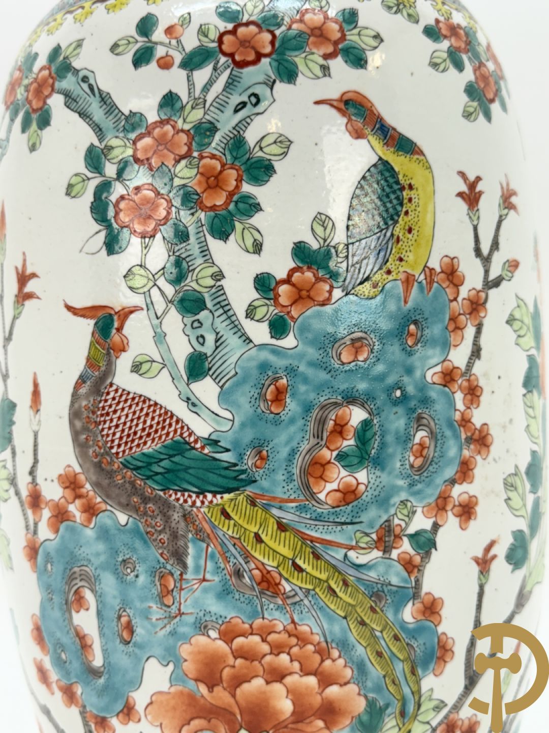 Chinese porseleinen vaas met bloemen en vogelmotieven