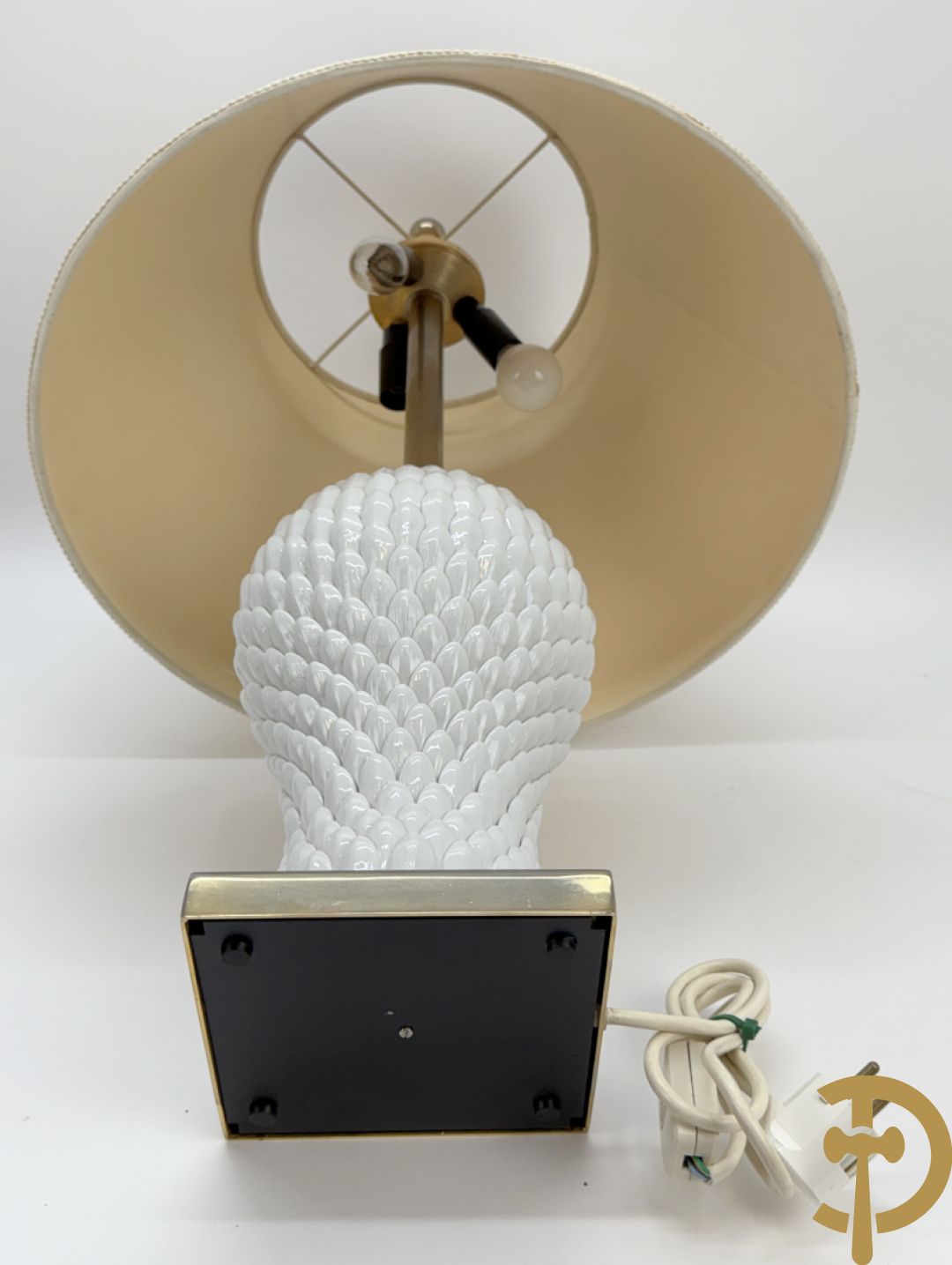 Vintage lamp met witte artisjok motief + vintage lamp met witte bol op chromé voet