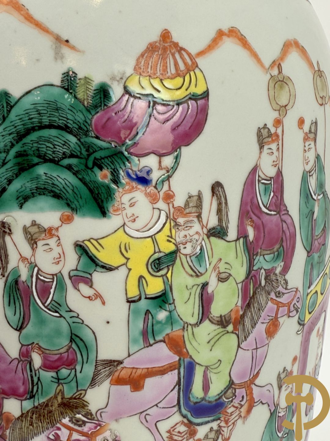 Chinese porseleinen vaas met dubbel decor van geanimeerd interieurzicht en mannen op paarden