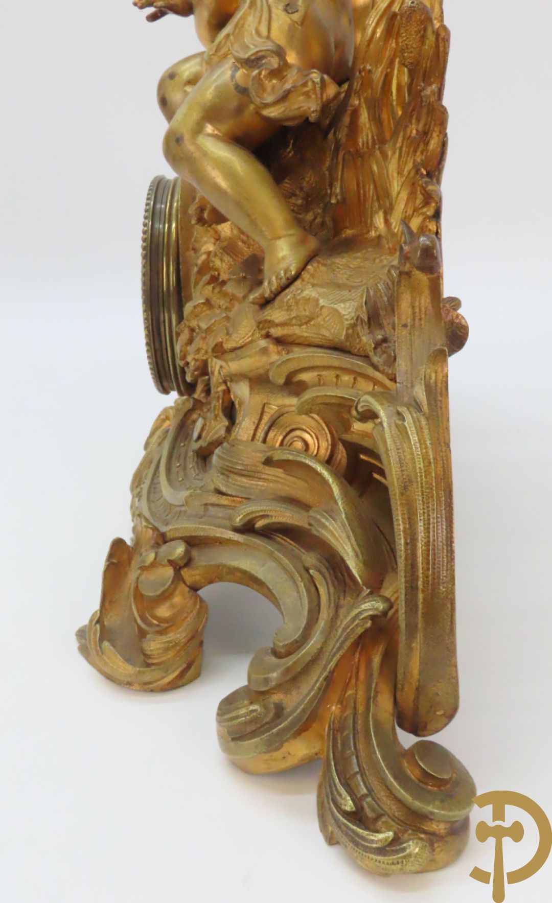 Bronzen schouwklok bezet met 2 cupido