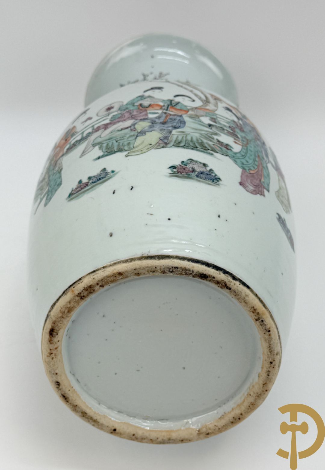 Paar Chinese porseleinen vazen met geisha decor en dames in landschap