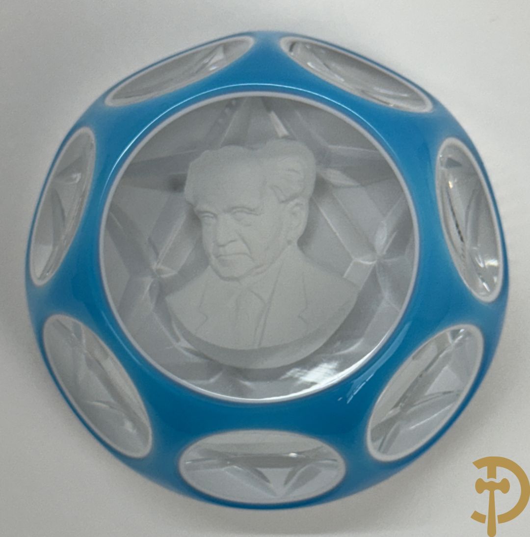 Twee presse papiers van Cristallerie d