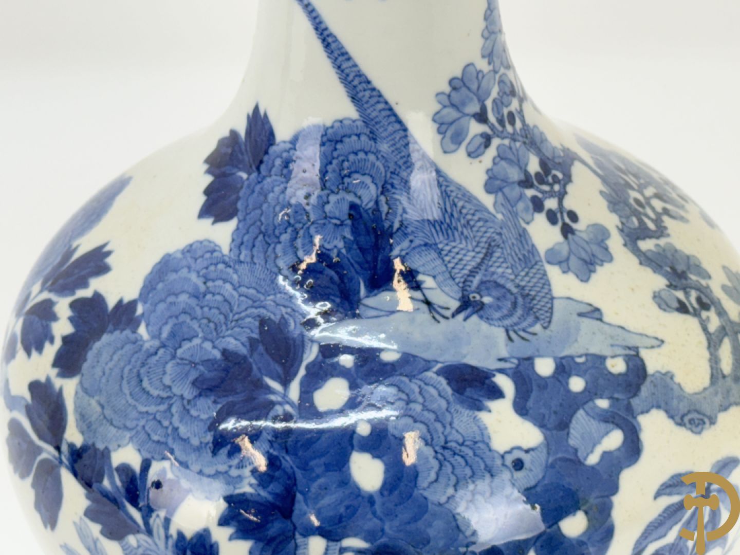 Chinese blauw/witte porseleinen kalebasvormige vaas met bloemen- en vogeldecor, onderaan gemerkt