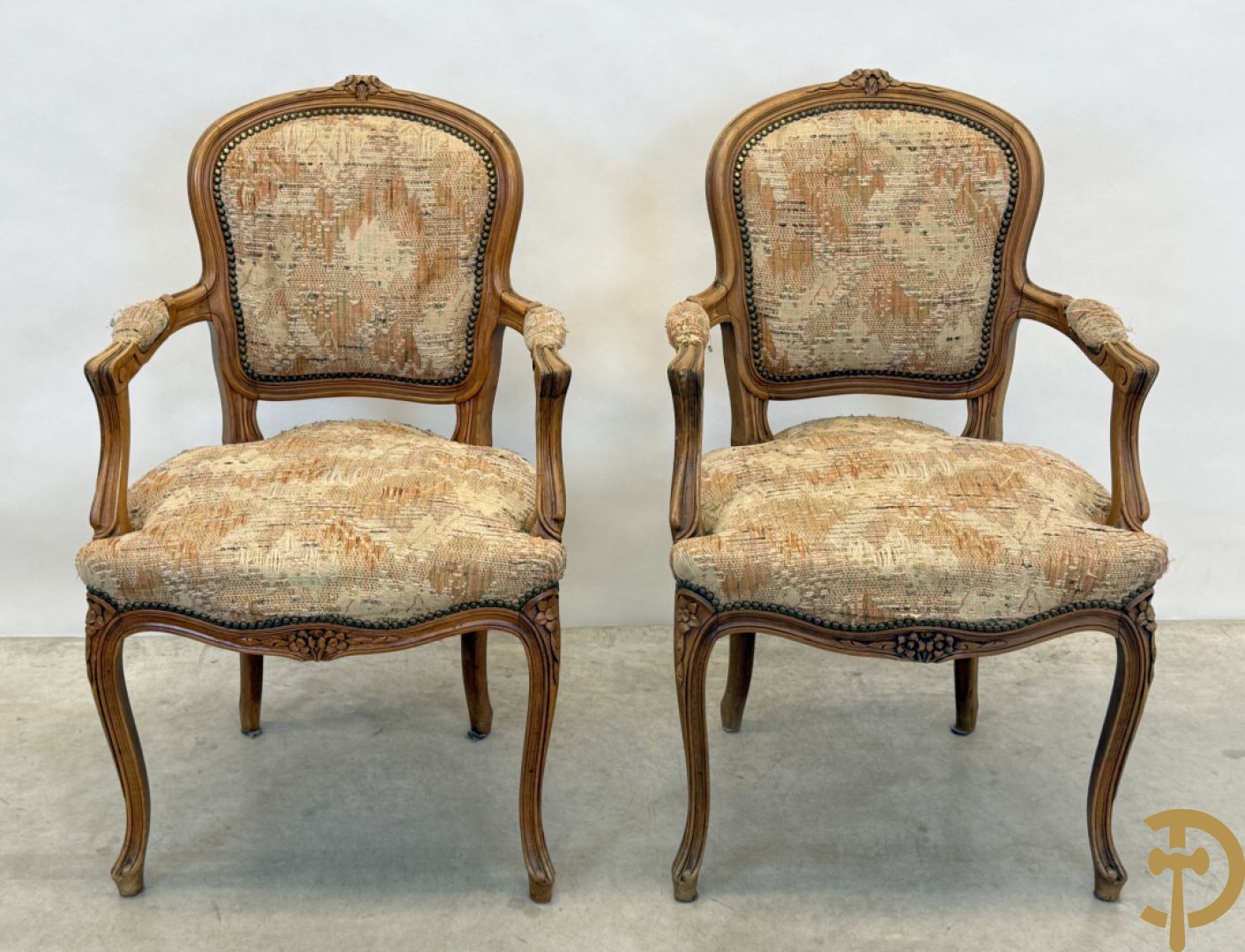 Paar Louis XV armzetels en 4 Louis XV stoelen