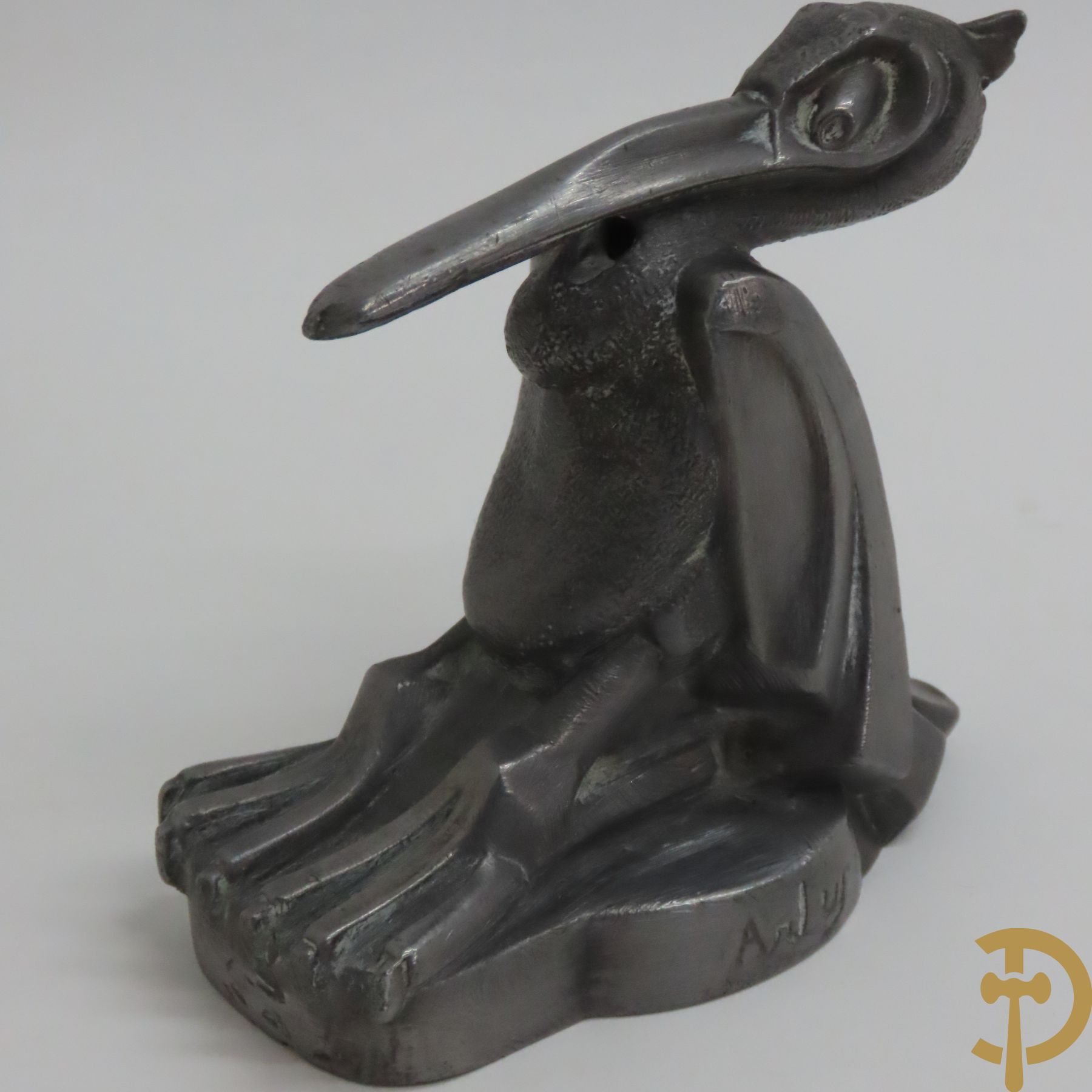 Mascotte voor een auto : ARTUS get. (pseudoniem Max Le Verrier) 