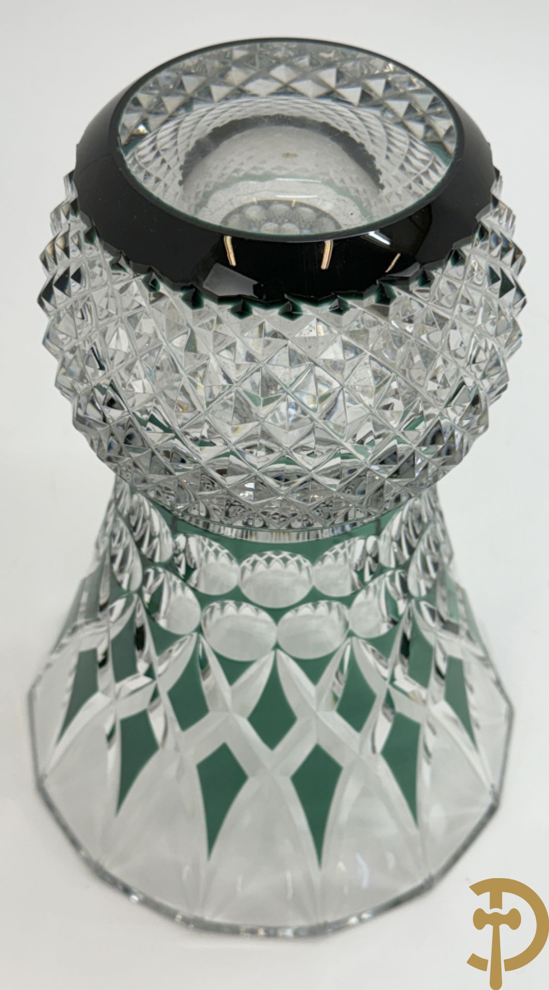 Val Saint Lambert : Groen gekleurde handgeslepen kristallen vaas