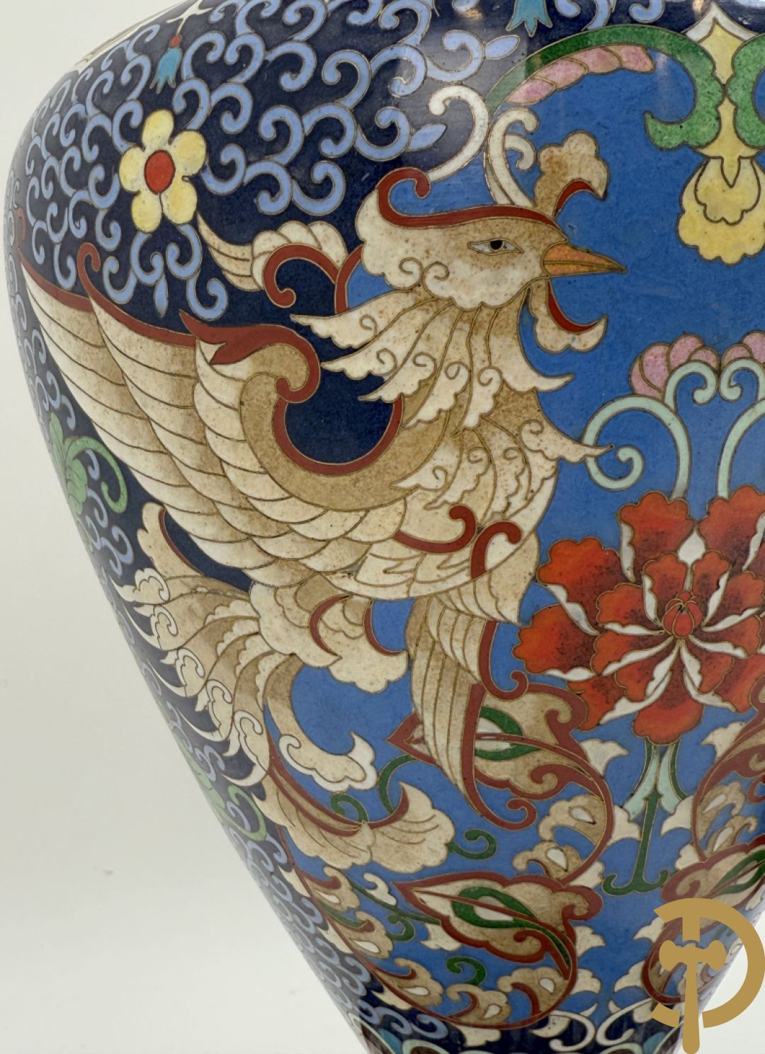 Paar cloisoné vazen met bloemen- en vogeldecor