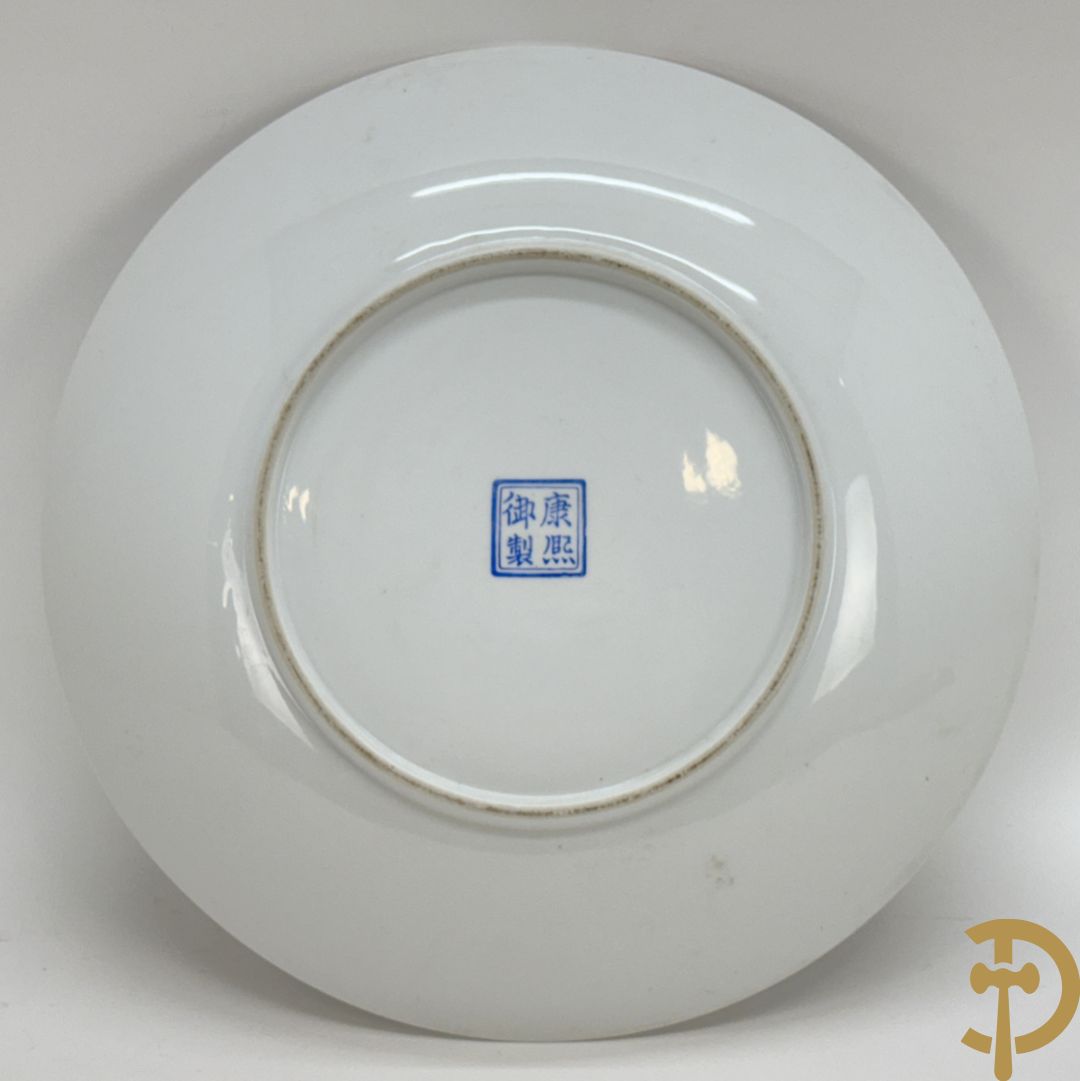 Porseleinen Chinese schotel met decor van wijsgeren in landschap