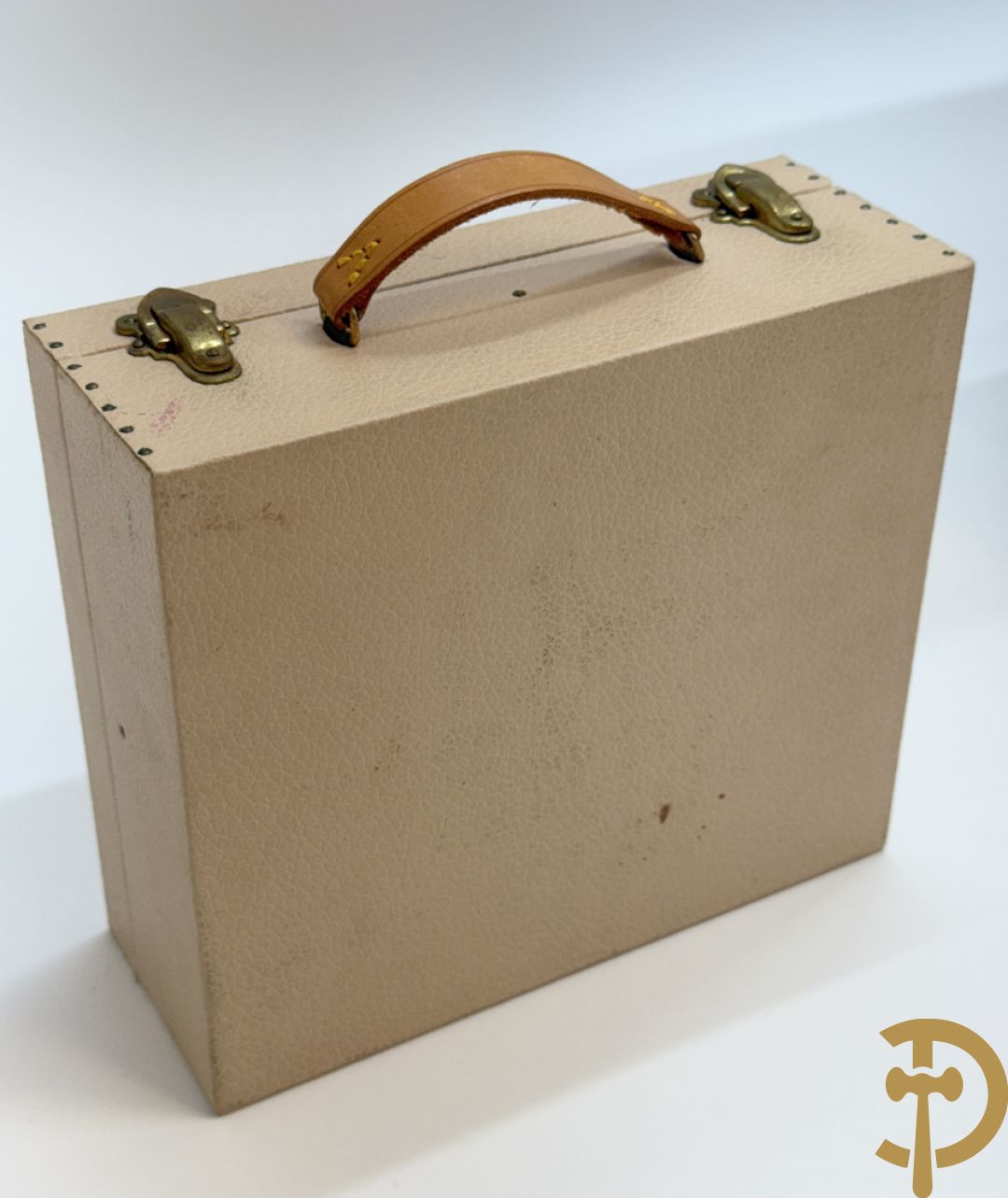 Louis Vuitton beauty case met verschillende vakjes en genummerd 948947