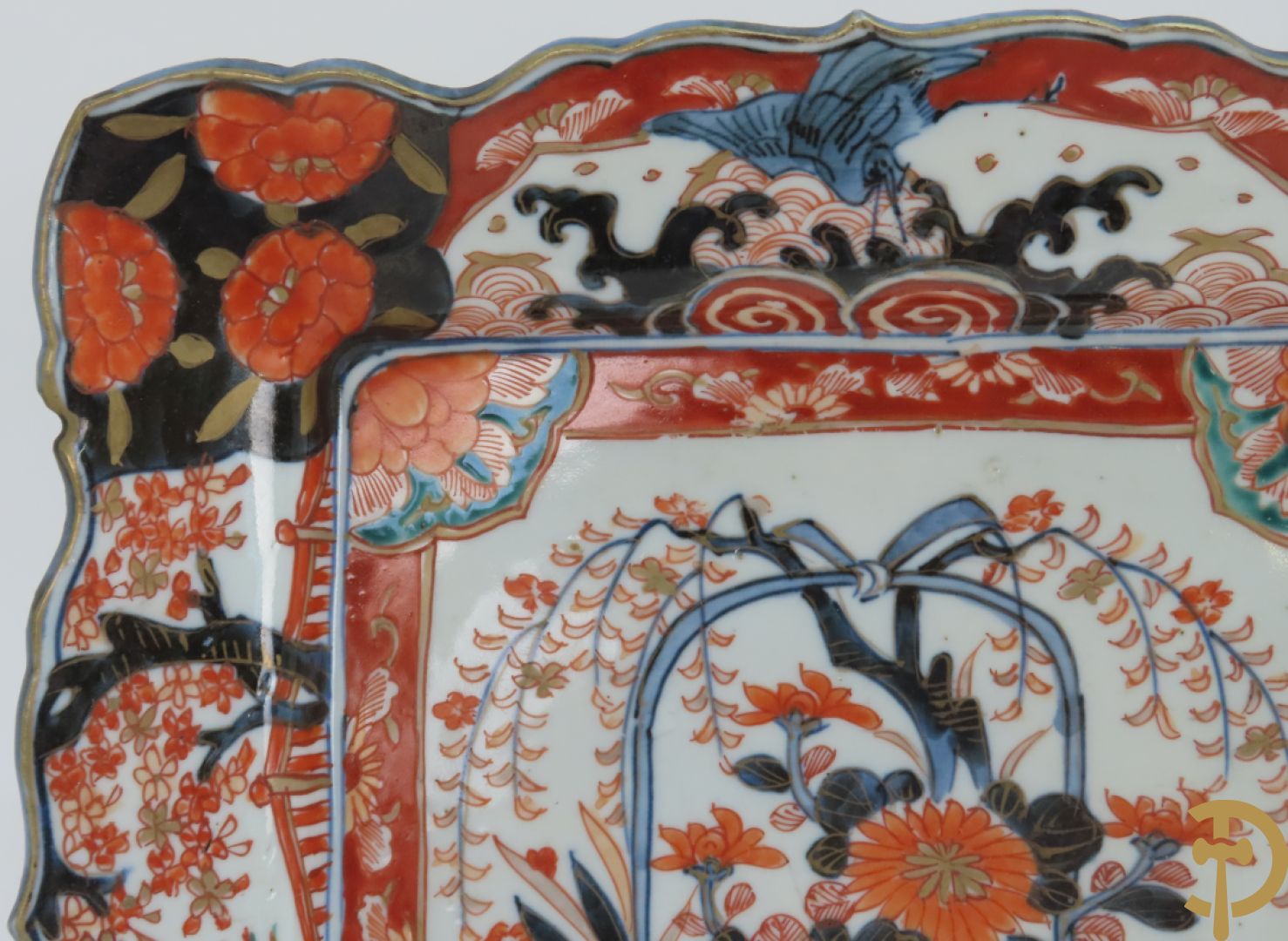 Drie vierkante Imari borden