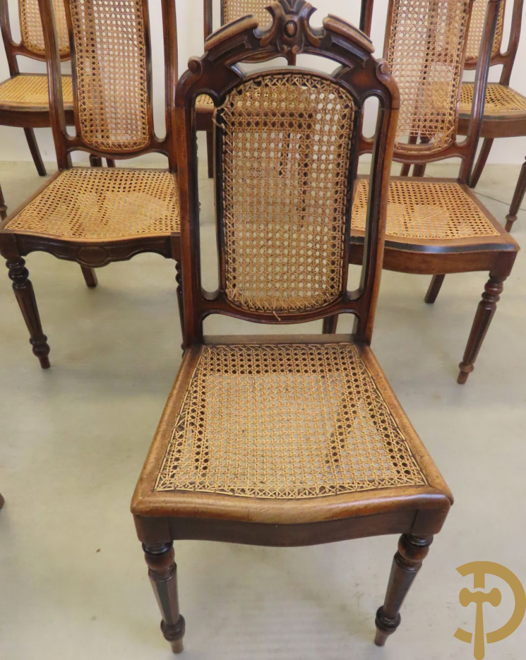 Negen Louis Philippe stoelen met gecanneerde zitting