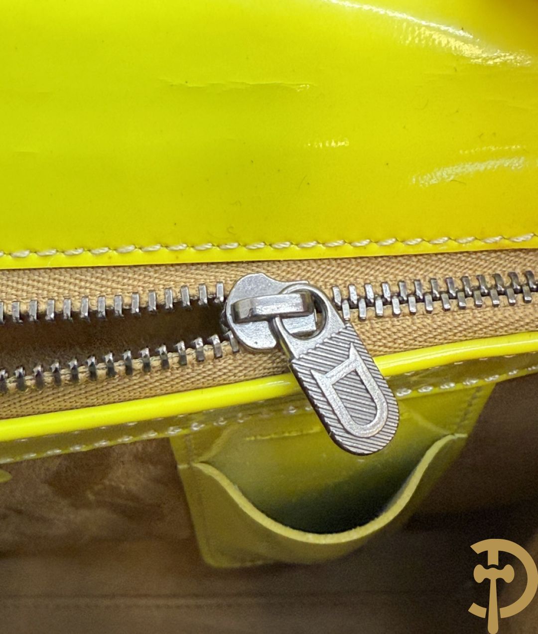 Unieke handtas Delvaux in fluo geel, model Brillant, gelimiteerde en genummerde serie 8/10, mode 2001 Landed - ontwerp van Walter Van Beirendonck uit 2001