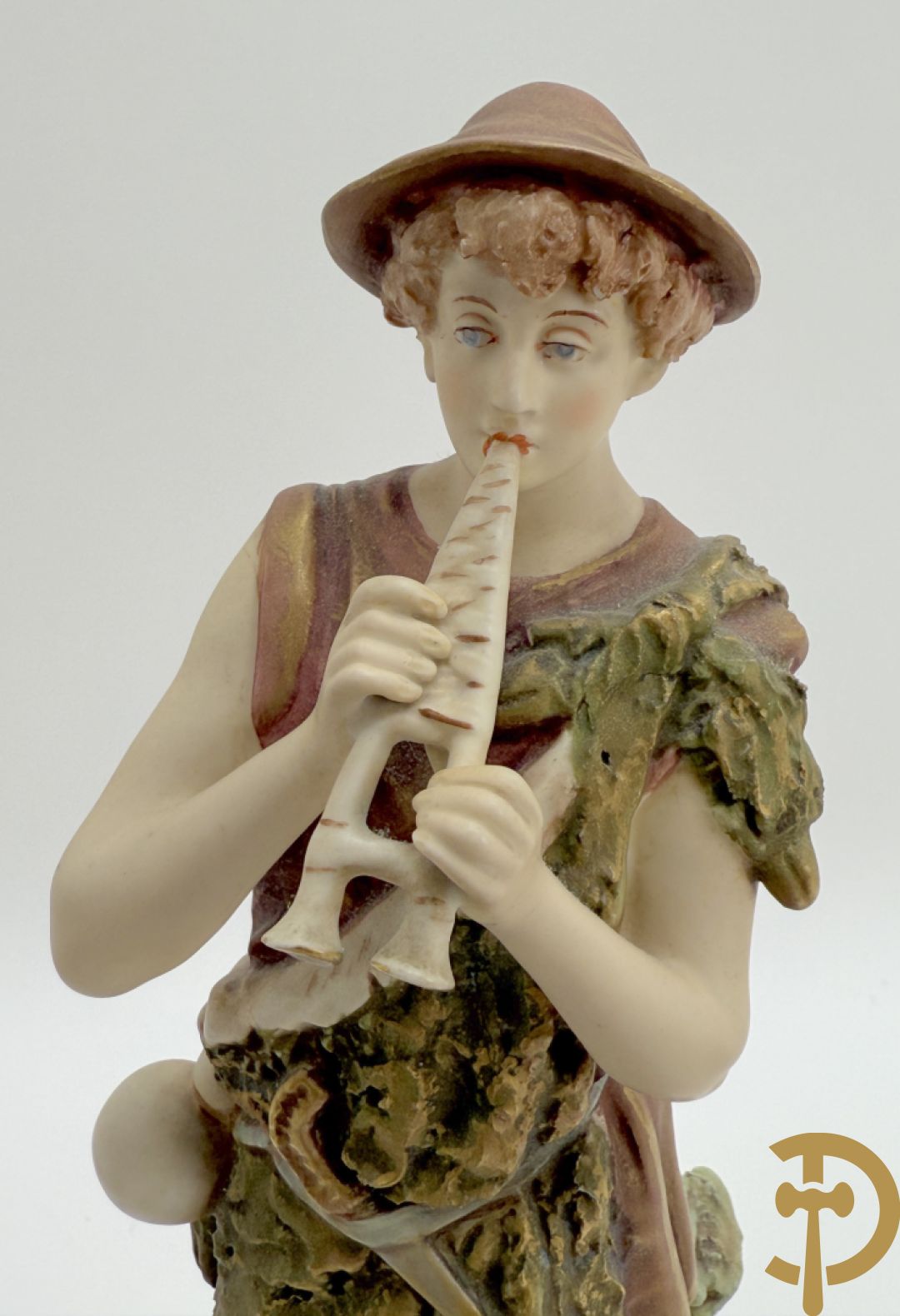 Herderspaar met ram in Royal Dux, onderaan gemerkt 351 en 352